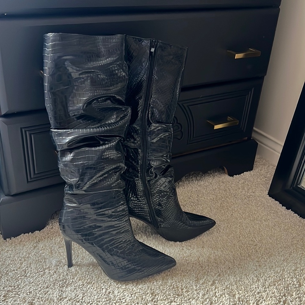 Snakeskin black leather boots
